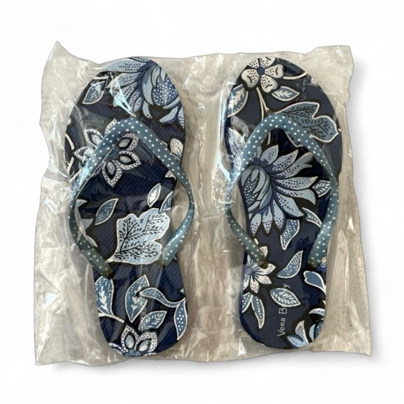 VERA BRADLEY 'Tropics Tapestry' Blue & White Floral Flip Flops Size S (5/6) NWOT - Picture 8 of 10